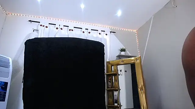 Hillary queen online show from 1, 12, 2024