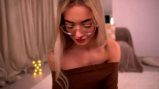 Snapshot of KylieJoyce chatting on 11, 3, 2026 KylieJoyce online show from 11, 3, 2026