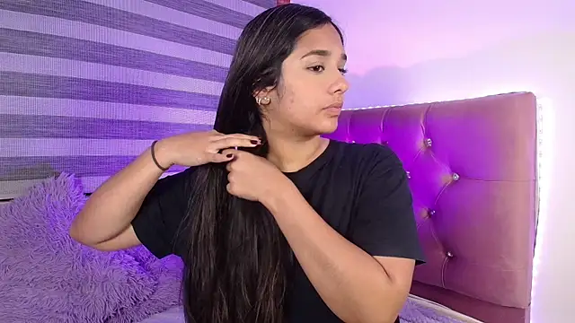 Snapshot of Maeena chatting on 17, 1, 2025 Maeena online show from 17, 1, 2025