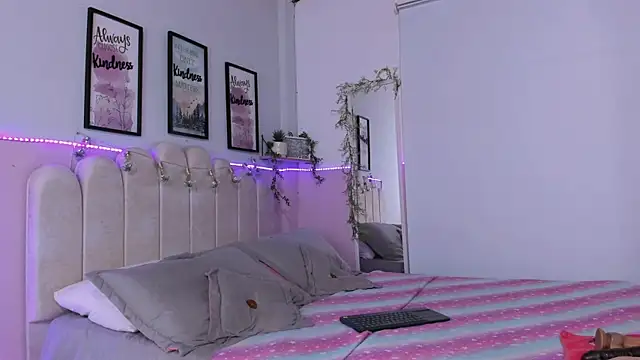 Camile Diazzz online show from 5, 2, 2025