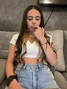 AbyThompson online show from 6, 3, 2025