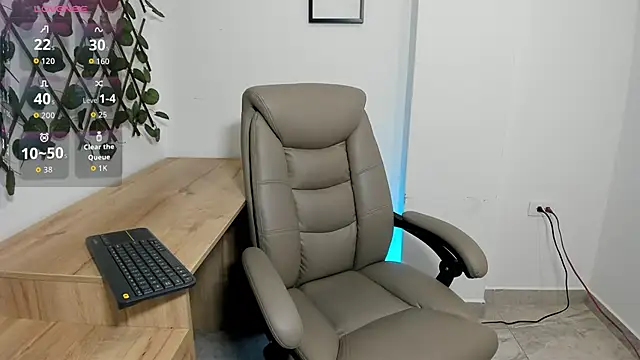 Madeleine  w online show from 8, 3, 2026