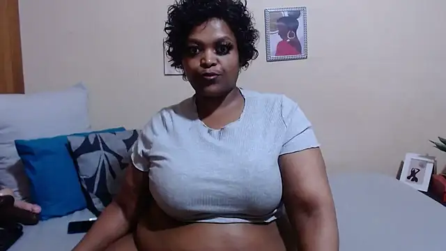 HotCurvyAssx38 online show from 5, 1, 2025