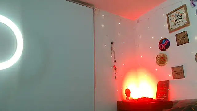 catalinamommyx online show from 6, 3, 2026