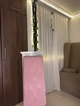 lina pink online show from 3, 2, 2026