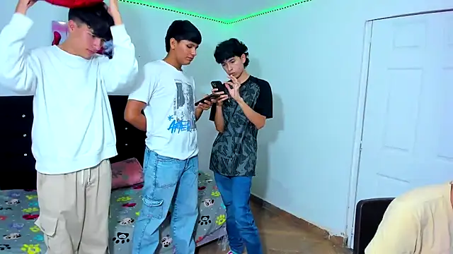 Snapshot of Alexander_and_Xiao chatting on 7, 3, 2025 Alexander and Xiao online show from 7, 3, 2025