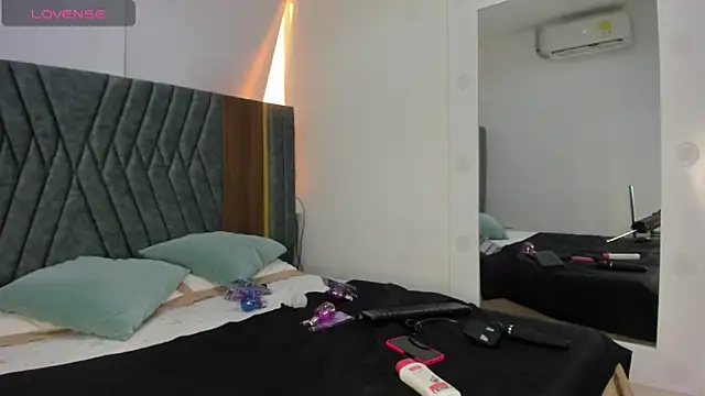 MADISSONLOVE  online show from 26, 1, 2025
