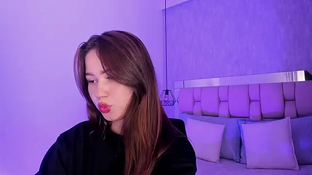 Snapshot of Roxie-Summers11 chatting on 14, 2, 2025 Roxie-Summers11 online show from 14, 2, 2025