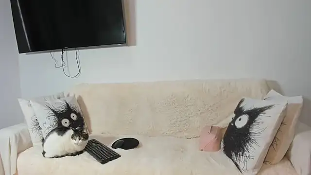 Emma Jnes online show from 26, 2, 2025