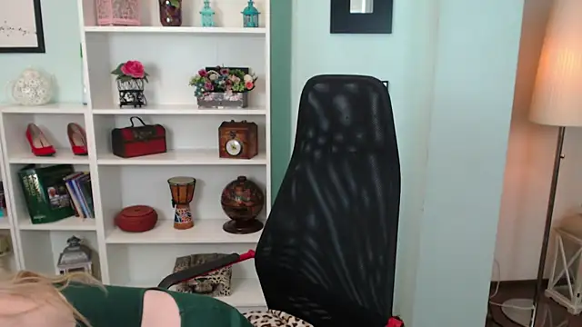 LisaCaprice online show from 9, 10, 2025