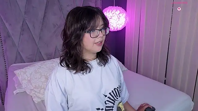 missy taylor  online show from 8, 9, 2025