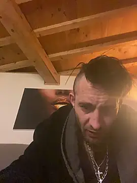 Bigkisslove online show from 8, 3, 2026