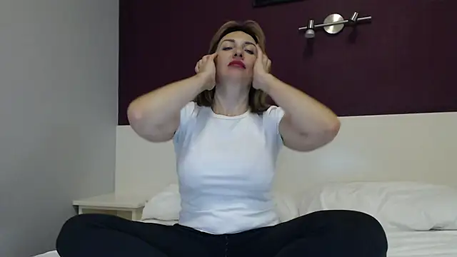 Snapshot of Mallinia chatting on 1, 2, 2025 Mallinia online show from 1, 2, 2025