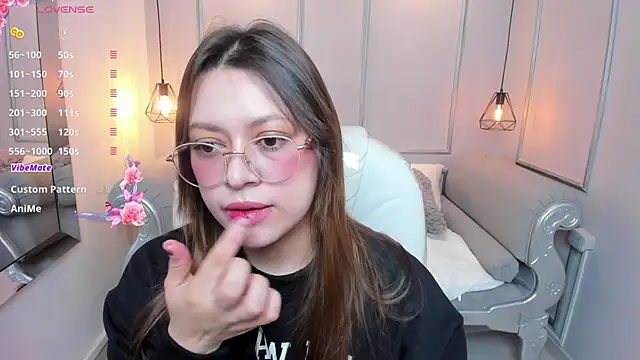 Lanna18 online show from 4, 11, 2025