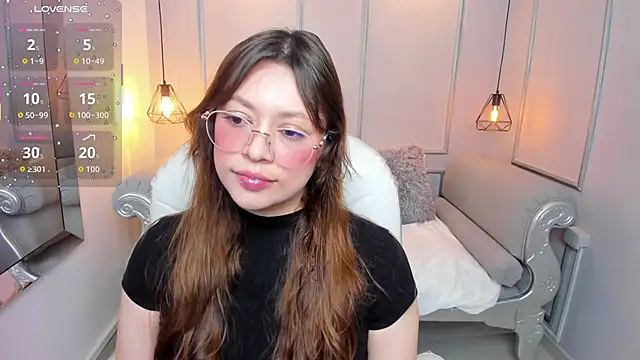 Lanna18 online show from 5, 11, 2025