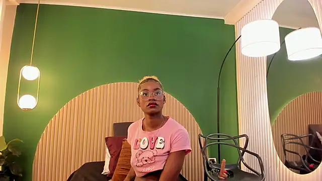 amber-hill online show from 15, 11, 2025