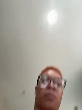 Snapshot of SexyHoneyRedd chatting on 1, 2, 2025 SexyHoneyRedd online show from 1, 2, 2025