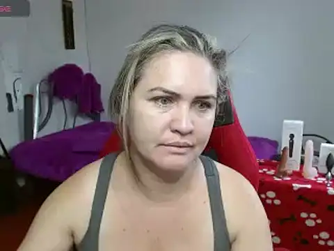 helenca43 online show from 4, 2, 2025
