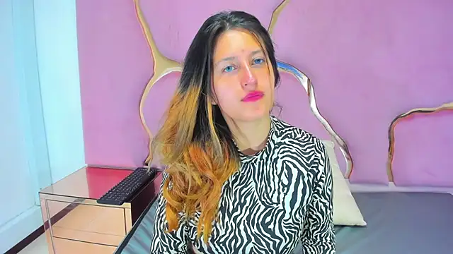 GiaRoussel online show from 2, 1, 2025