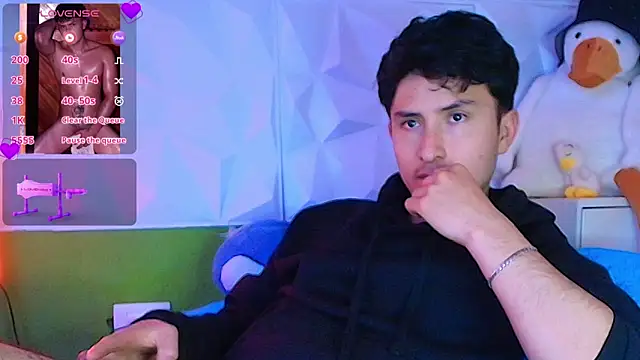 Snapshot of santyago_taylor chatting on 8, 10, 2025 santyago taylor online show from 8, 10, 2025