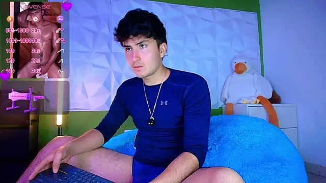 Snapshot of santyago_taylor chatting on 17, 10, 2025 santyago taylor online show from 17, 10, 2025