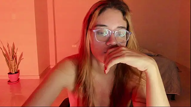 Snapshot of atenas_05_ chatting on 2, 3, 2026 atenas 05 online show from 2, 3, 2026