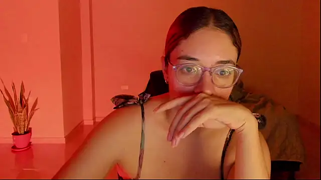 Snapshot of atenas_05_ chatting on 4, 3, 2026 atenas 05 online show from 4, 3, 2026