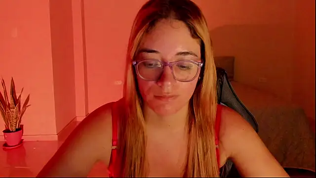 Snapshot of atenas_05_ chatting on 8, 3, 2026 atenas 05 online show from 8, 3, 2026