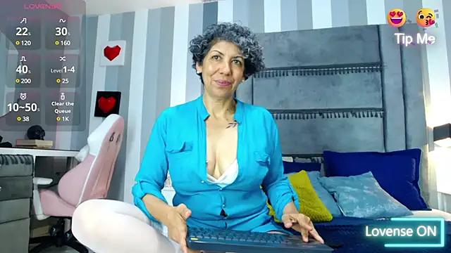 Julianewell online show from 3, 2, 2025