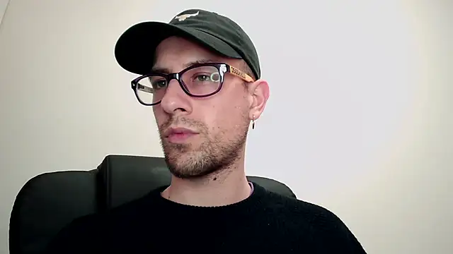 Snapshot of mikealcorleone chatting on 3, 2, 2025 mikealcorleone online show from 3, 2, 2025