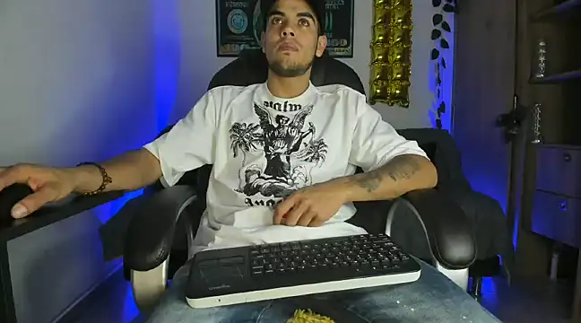 Snapshot of mikee_scooth chatting on 6, 1, 2025 mikee scooth online show from 6, 1, 2025