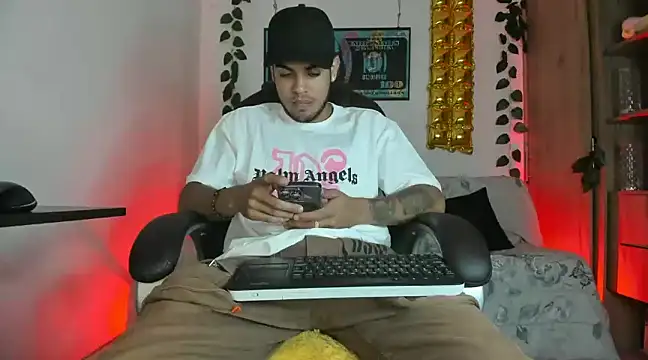 Snapshot of mikee_scooth chatting on 12, 1, 2025 mikee scooth online show from 12, 1, 2025