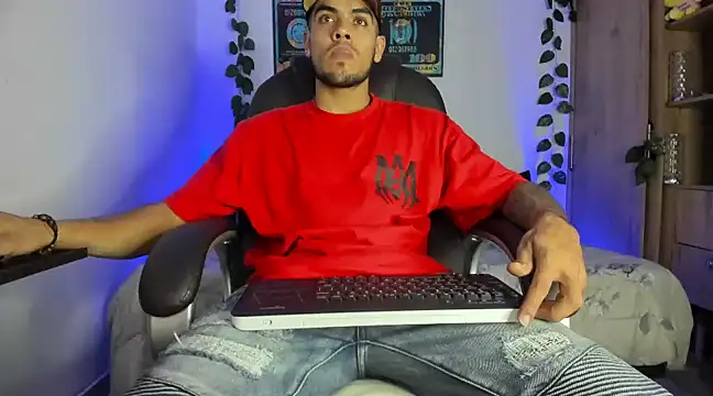 Snapshot of mikee_scooth chatting on 26, 2, 2025 mikee scooth online show from 26, 2, 2025