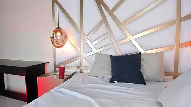 Lia Copper online show from 12, 12, 2024