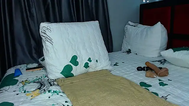 MissBigNipples online show from 5, 1, 2025