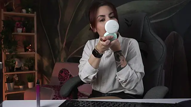 Snapshot of Lana__May chatting on 19, 10, 2025 Lana May online show from 19, 10, 2025