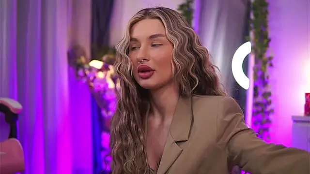 AvaShayy online show from 10, 2, 2025