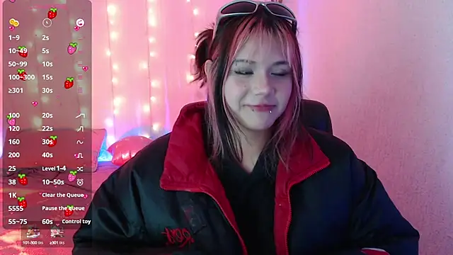 Snapshot of mixie_cute chatting on 7, 1, 2025 mixie cute online show from 7, 1, 2025