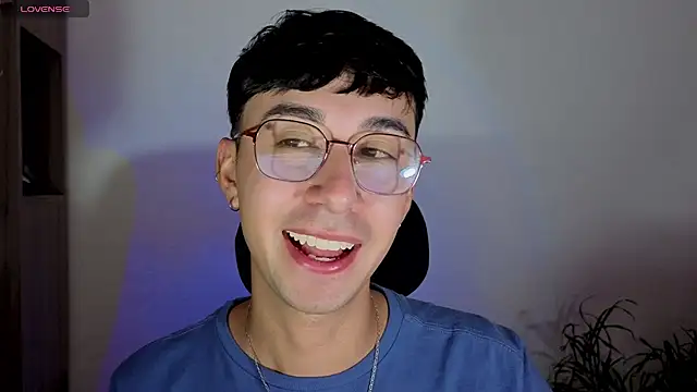 Snapshot of cameron_cum chatting on 9, 10, 2025 cameron cum online show from 9, 10, 2025