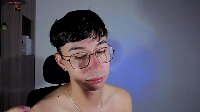 Snapshot of cameron_cum chatting on 29, 10, 2025 cameron cum online show from 29, 10, 2025