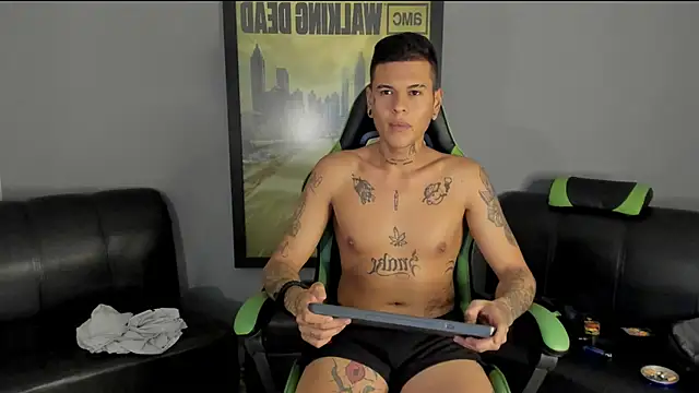 Snapshot of jamesinked_ chatting on 28, 12, 2024 jamesinked online show from 28, 12, 2024