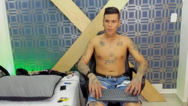Snapshot of jamesinked_ chatting on 31, 12, 2024 jamesinked online show from 31, 12, 2024