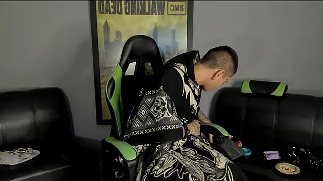 Snapshot of jamesinked_ chatting on 4, 1, 2025 jamesinked online show from 4, 1, 2025