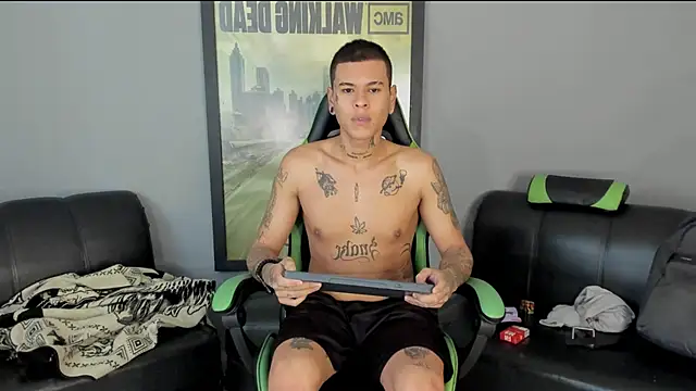 Snapshot of jamesinked_ chatting on 4, 1, 2025 jamesinked online show from 4, 1, 2025