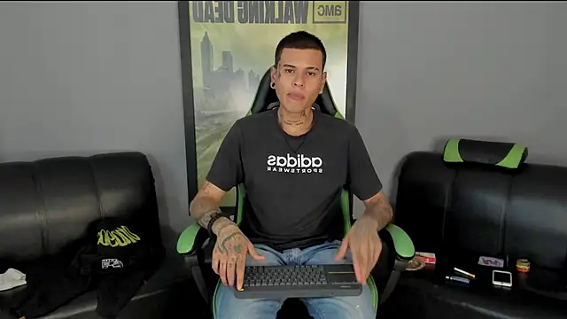 Snapshot of jamesinked_ chatting on 6, 1, 2025 jamesinked online show from 6, 1, 2025