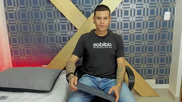 Snapshot of jamesinked_ chatting on 7, 1, 2025 jamesinked online show from 7, 1, 2025