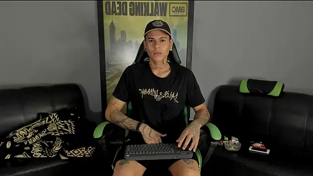 Snapshot of jamesinked_ chatting on 10, 1, 2025 jamesinked online show from 10, 1, 2025