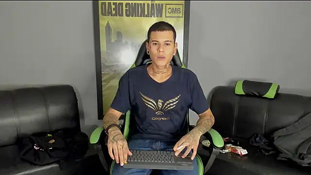 Snapshot of jamesinked_ chatting on 12, 1, 2025 jamesinked online show from 12, 1, 2025