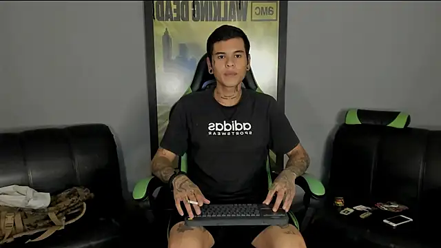 Snapshot of jamesinked_ chatting on 4, 3, 2025 jamesinked online show from 4, 3, 2025