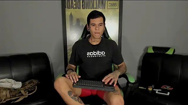 Snapshot of jamesinked_ chatting on 4, 3, 2025 jamesinked online show from 4, 3, 2025